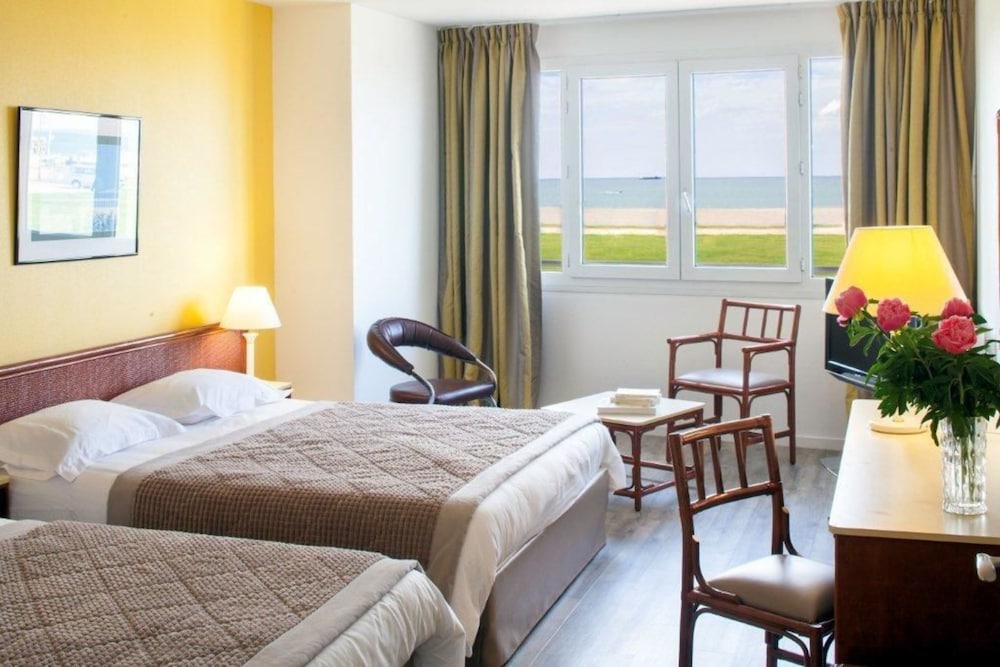 Family Room, 2 Double Beds, Sea View photo 2