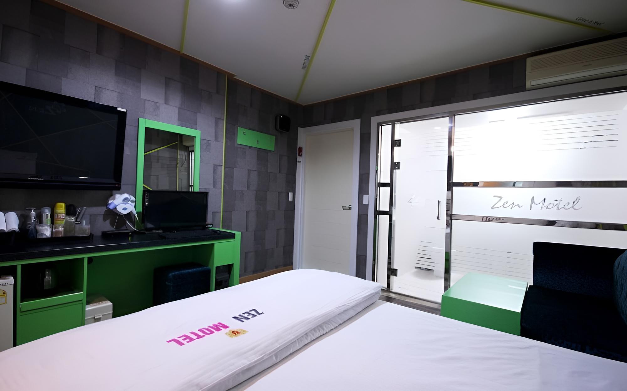 Room (Standard (*Netflix available* PUBG 1P) photo 2