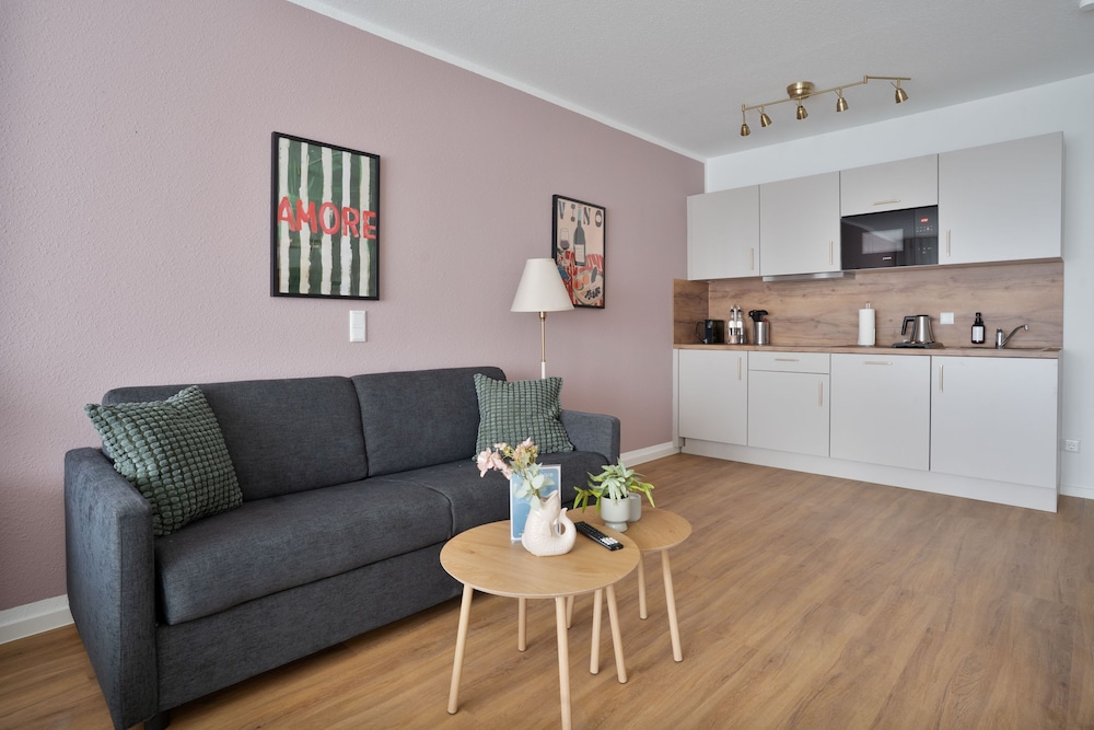 Deluxe Studio Suite, 1 Queen Bed with Sofa bed photo 1