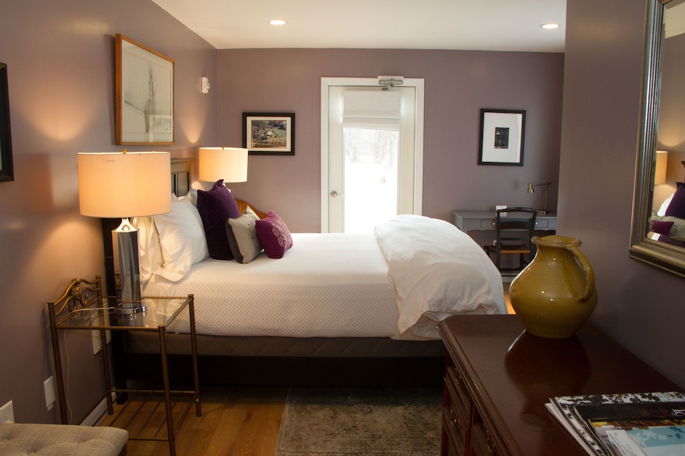 Room, 1 Queen Bed (The Silvernails Room) photo 3