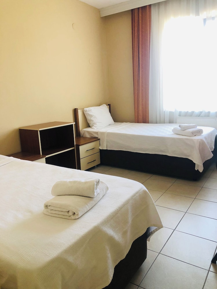 Economy Twin Room photo 1