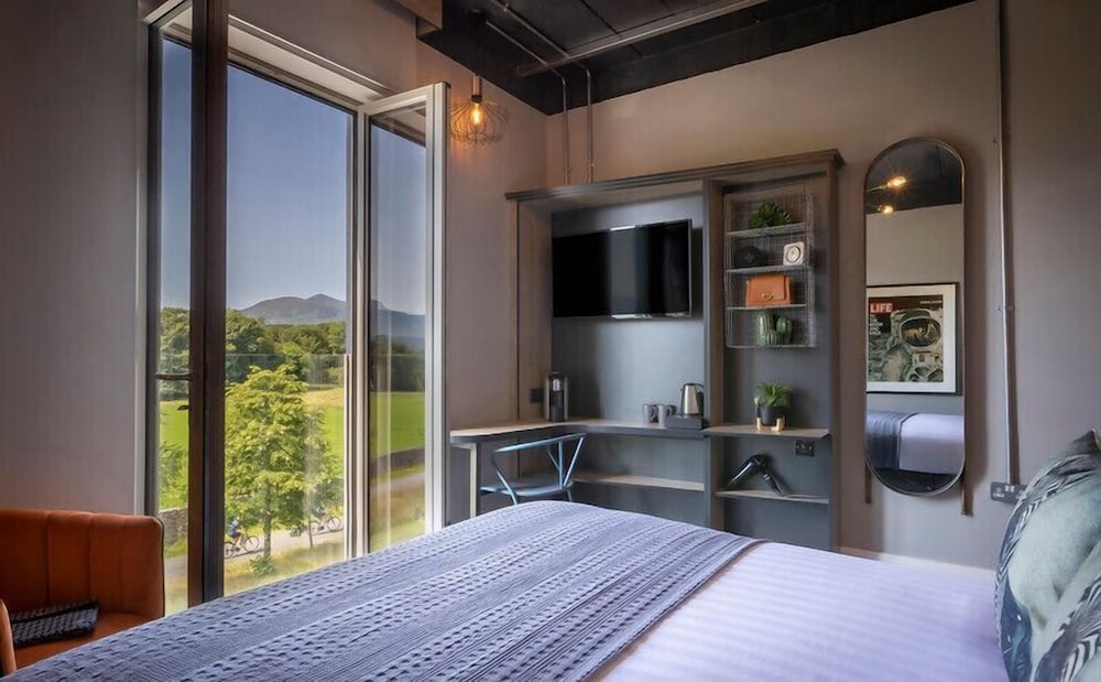 Sleep67 Double Room with Mountain View (In room continental breakfast)