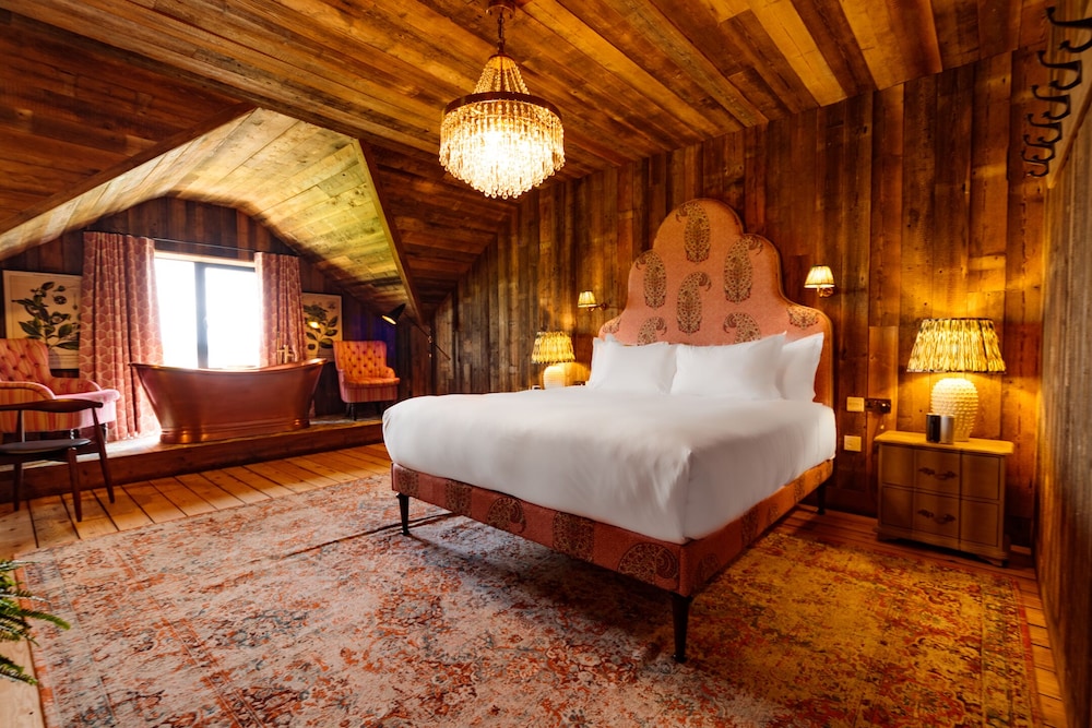 The Lakeview Suite - Photo 1