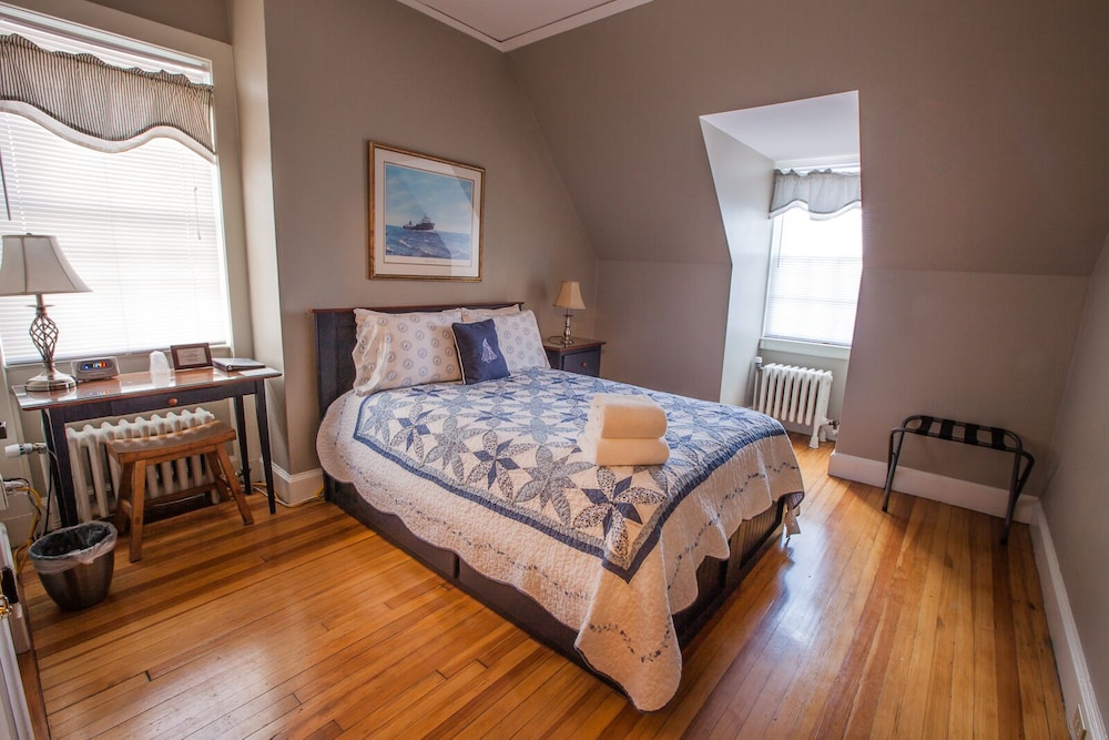 Comfort Room, Harbor View photo 1