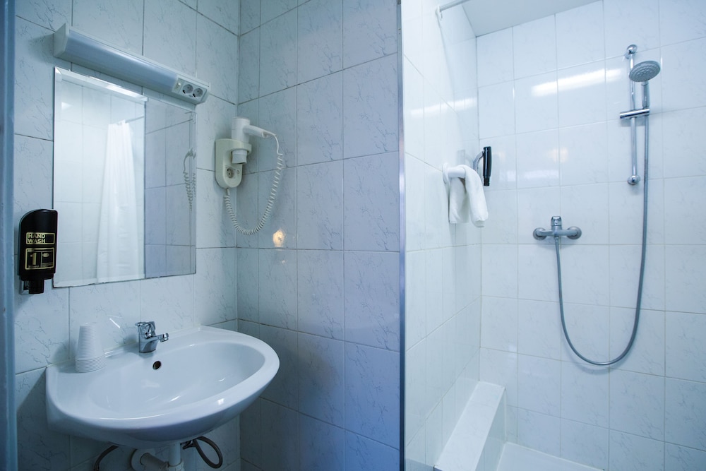 Family Room (8 Persons)