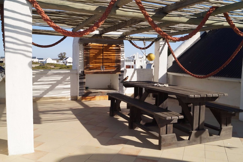 Beach House photo 3