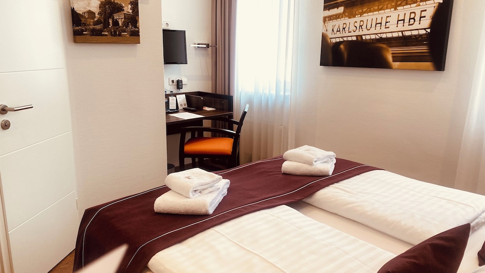 Economy Double Room photo 2