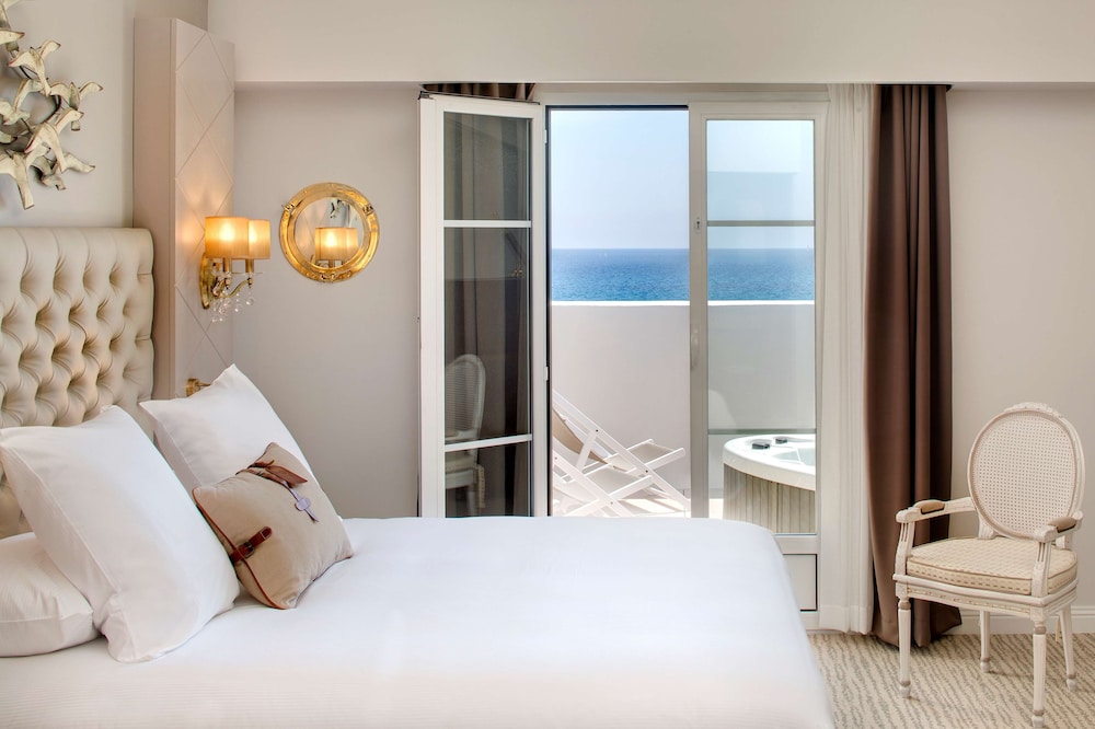 Suite, 1 King Bed, Accessible, Sea View