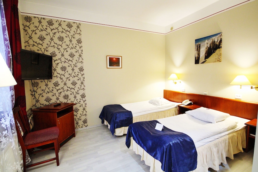 Double or Twin Room - Photo 4