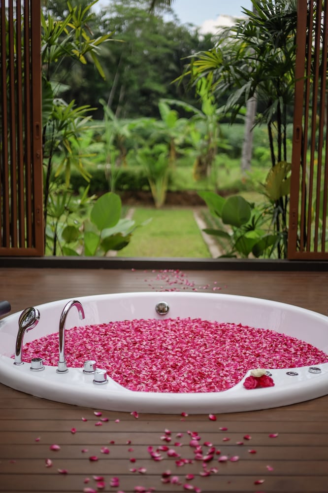 Stupa Villa Jacuzzi - Photo 3