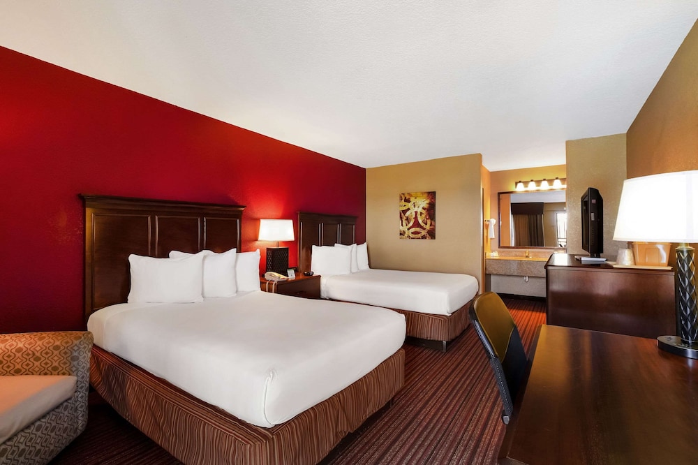 Standard Room, Multiple Beds, Non Smoking photo 2