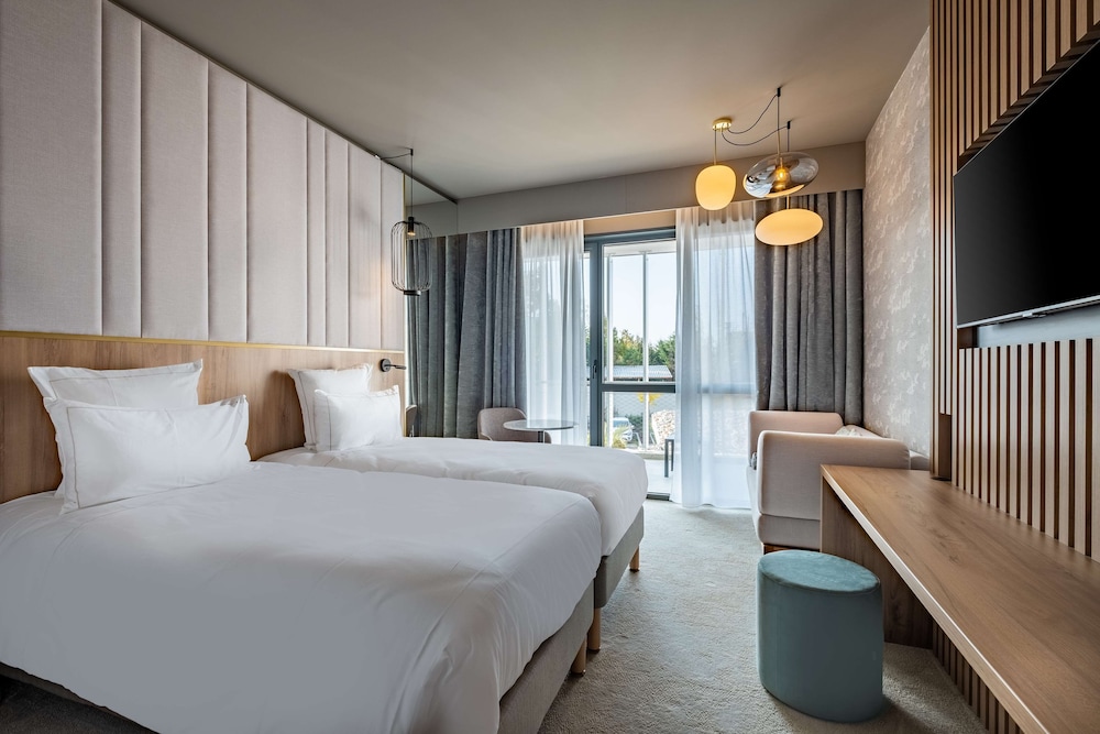 Standard Room, 1 King Bed - Photo 8