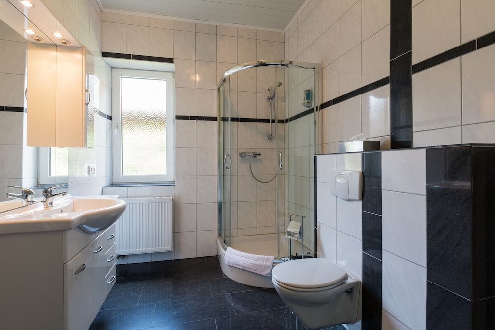 Double or Twin Room - Photo 2