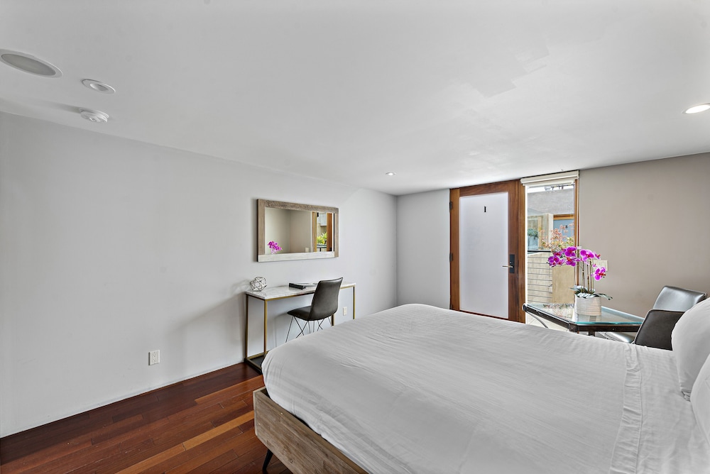 Deluxe Room, 2 Queen Beds (North Building)
