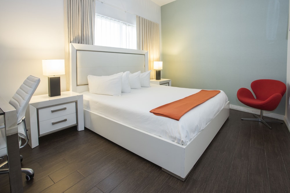 Standard Studio, 1 King Bed (No Sofa Bed)