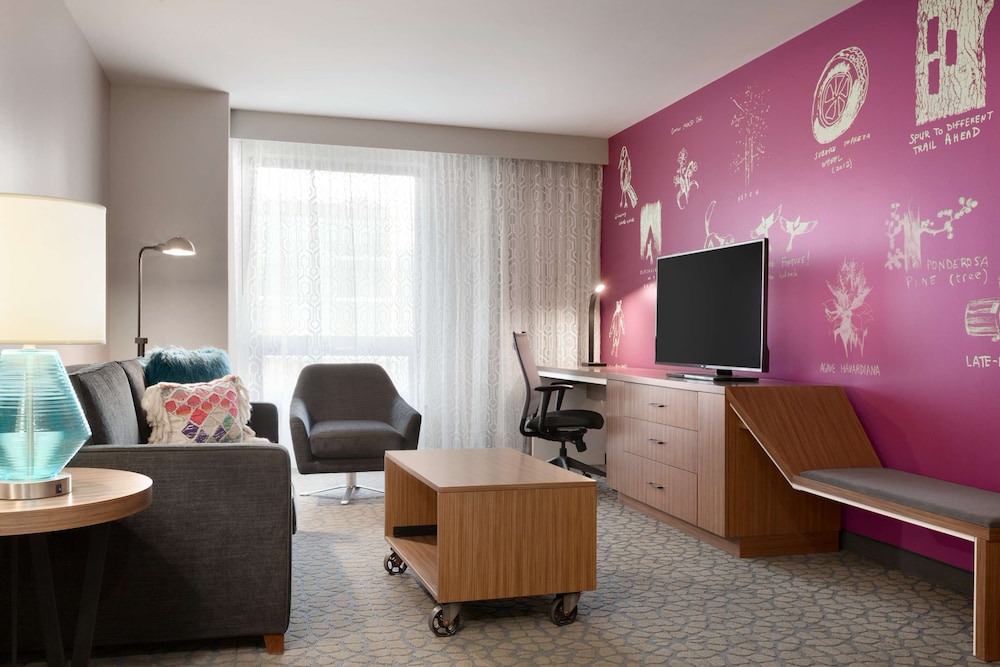 Junior Suite, 1 King Bed, Accessible, Non Smoking (Hearing) photo 1