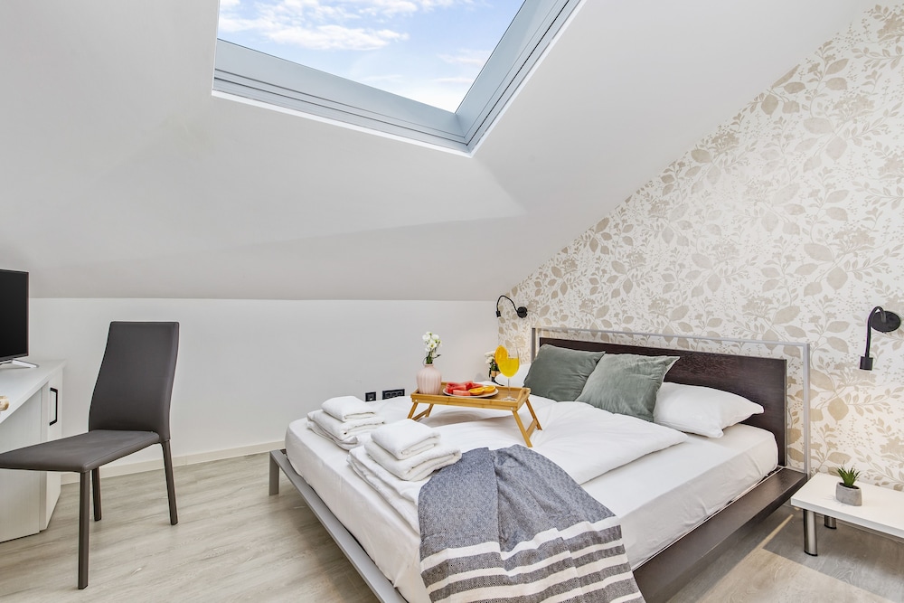 Double Room (1) photo 1