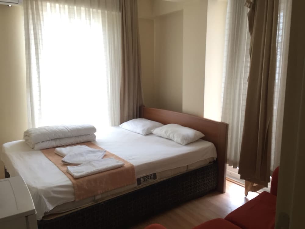 Apartment, 2 Bedrooms, Garden Area photo 1