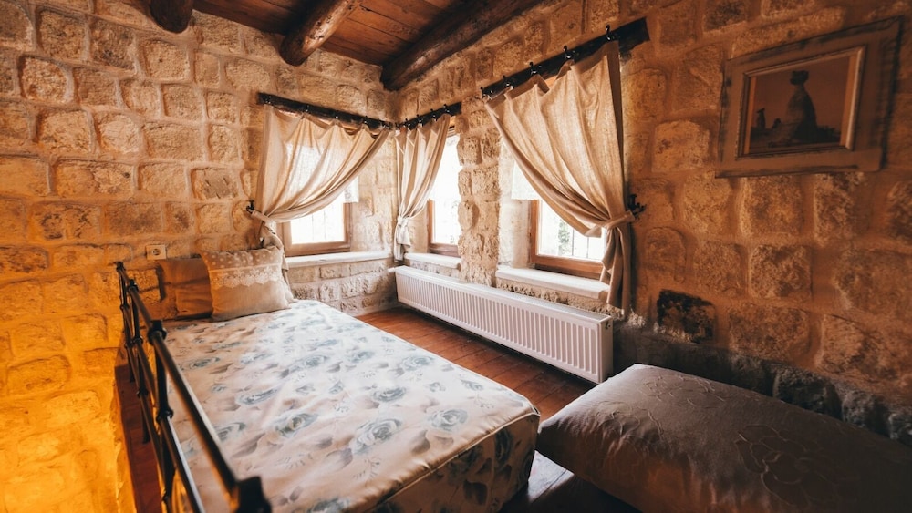 Deluxe Room - Photo 12