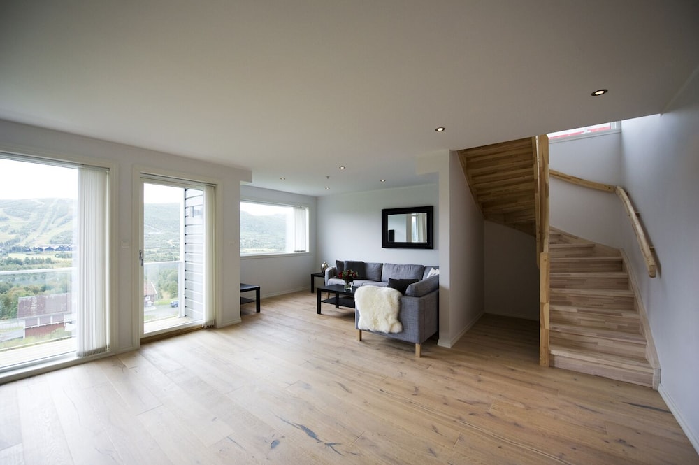 Suite, 4 Bedrooms (B) (Linen and towels not included) photo 3