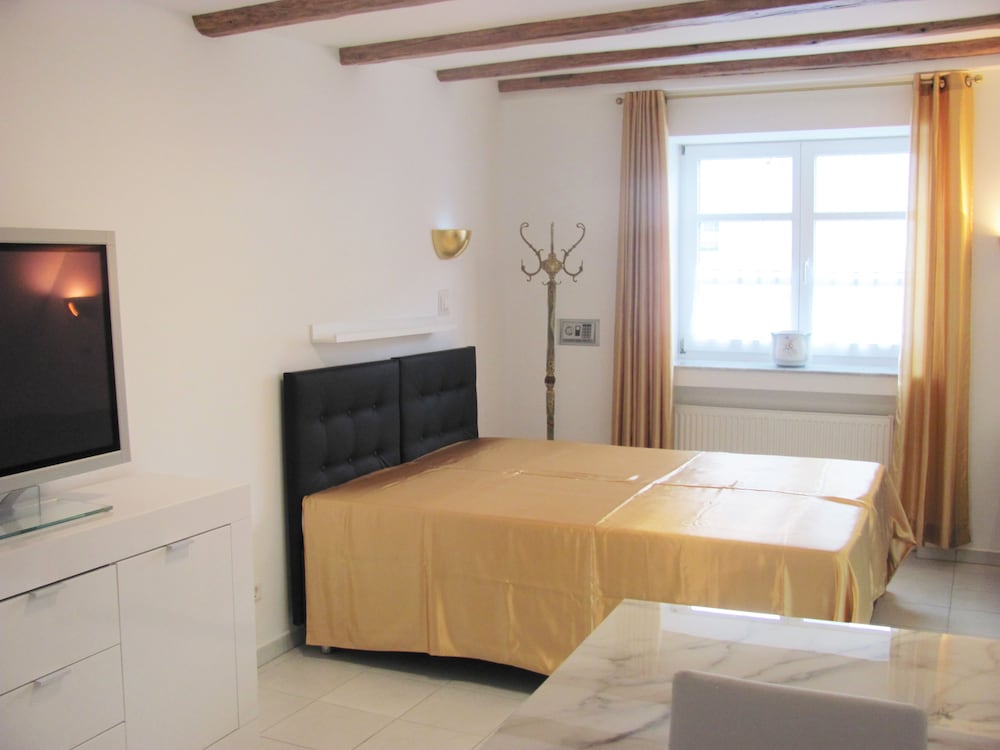 City Studio, Private Bathroom, City View (10)