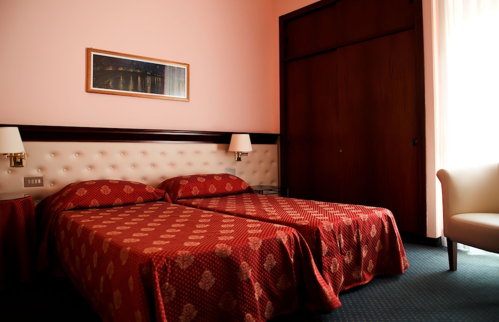 Classic Triple Room - Photo 1
