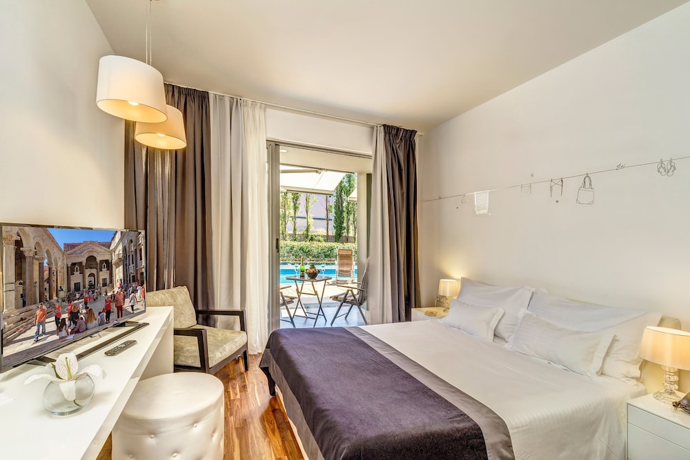 Comfort Double Room, 1 Queen Bed, Accessible, Pool Access