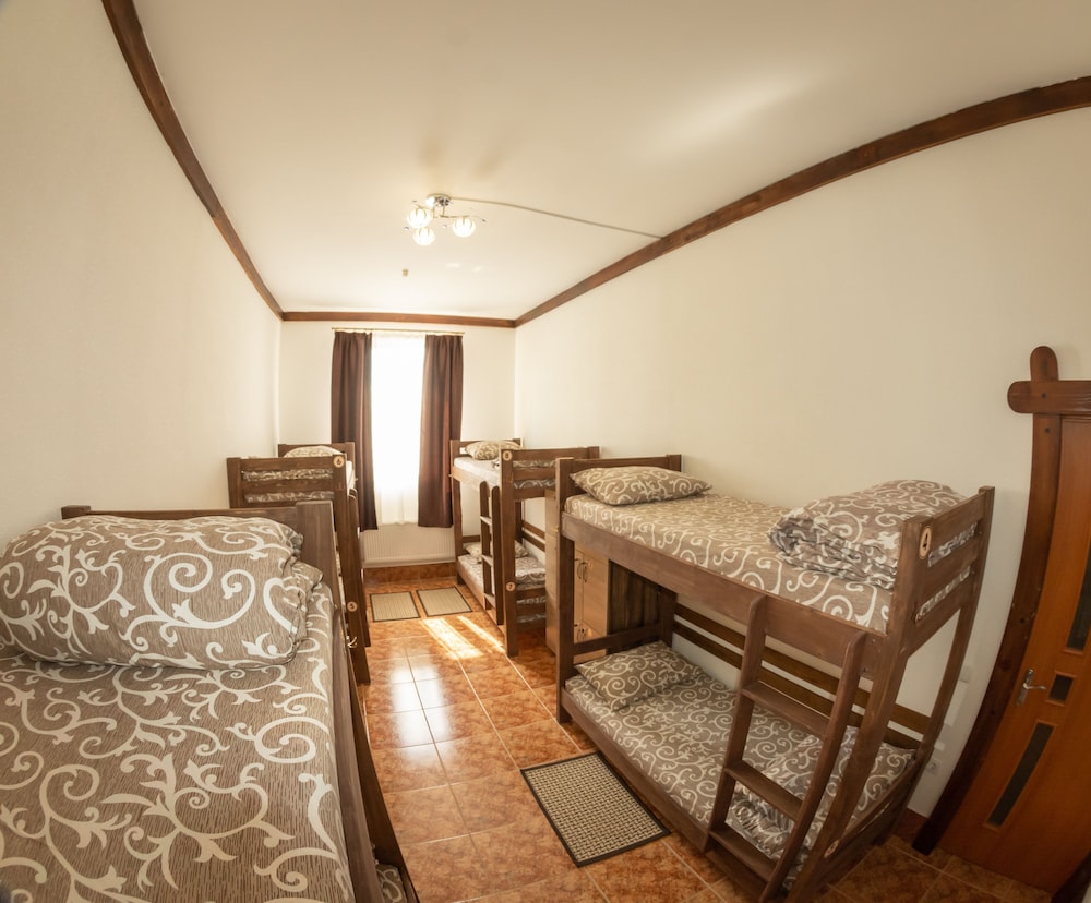 One Bed in 8 Bed Mixed Dormitory photo 1