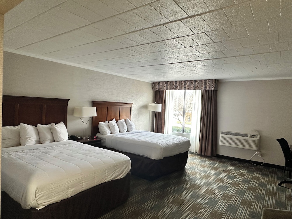 Suite, 2 Queen beds and sofa bed, Non-Smoking photo 1