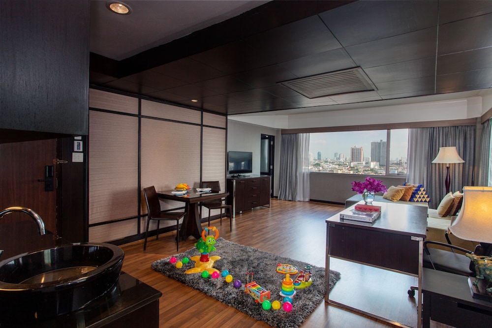 Deluxe Suite, Multiple Beds (Royal Thai Deluxe, Two Bedrooms) photo 3