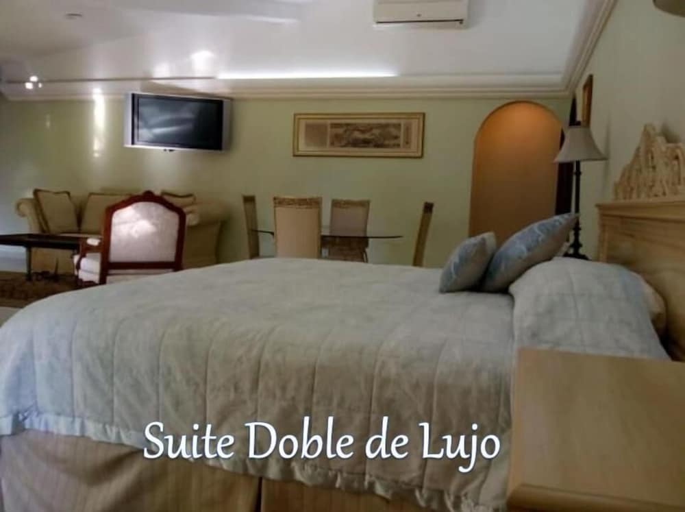 Family Room, Multiple Beds, Accessible photo 1