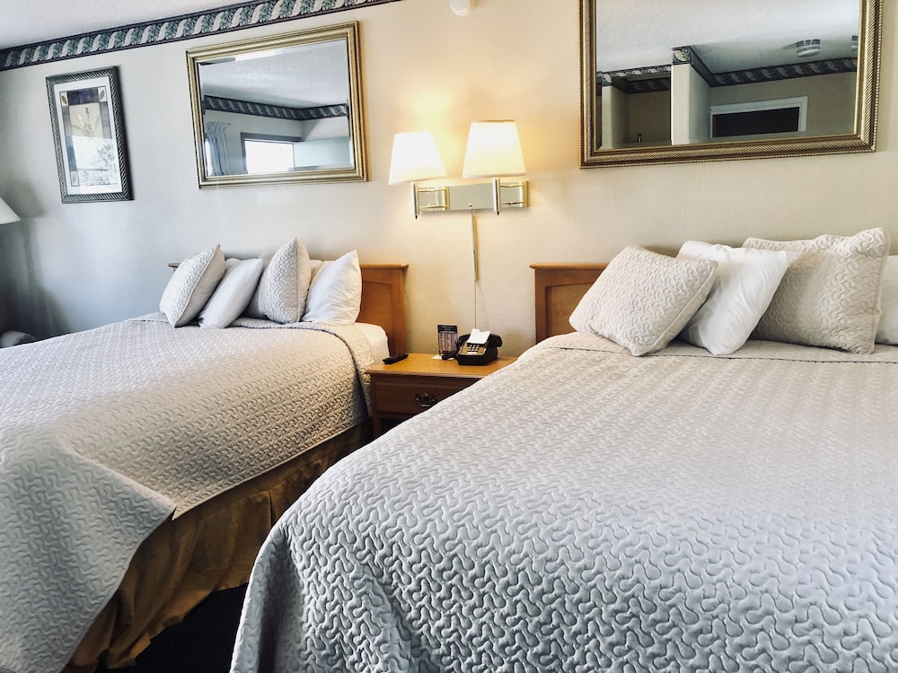 Superior Room, 2 Queen Beds photo 2