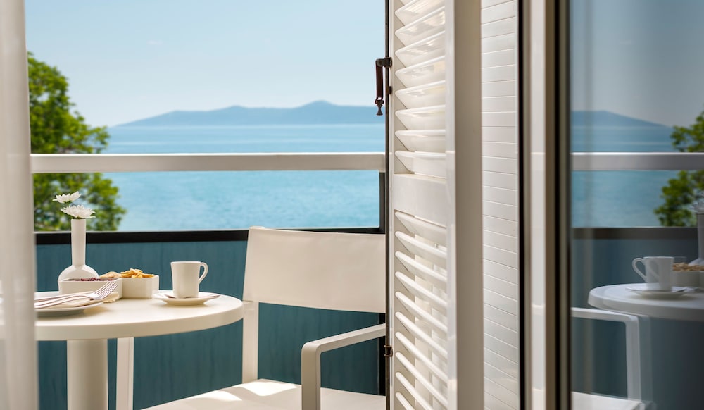 Superior twin room, sea side - Photo 4