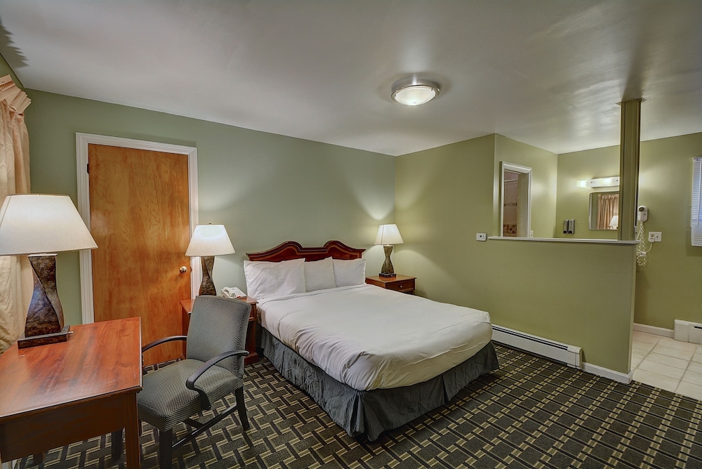 Standard Room, 1 Queen Bed photo 3
