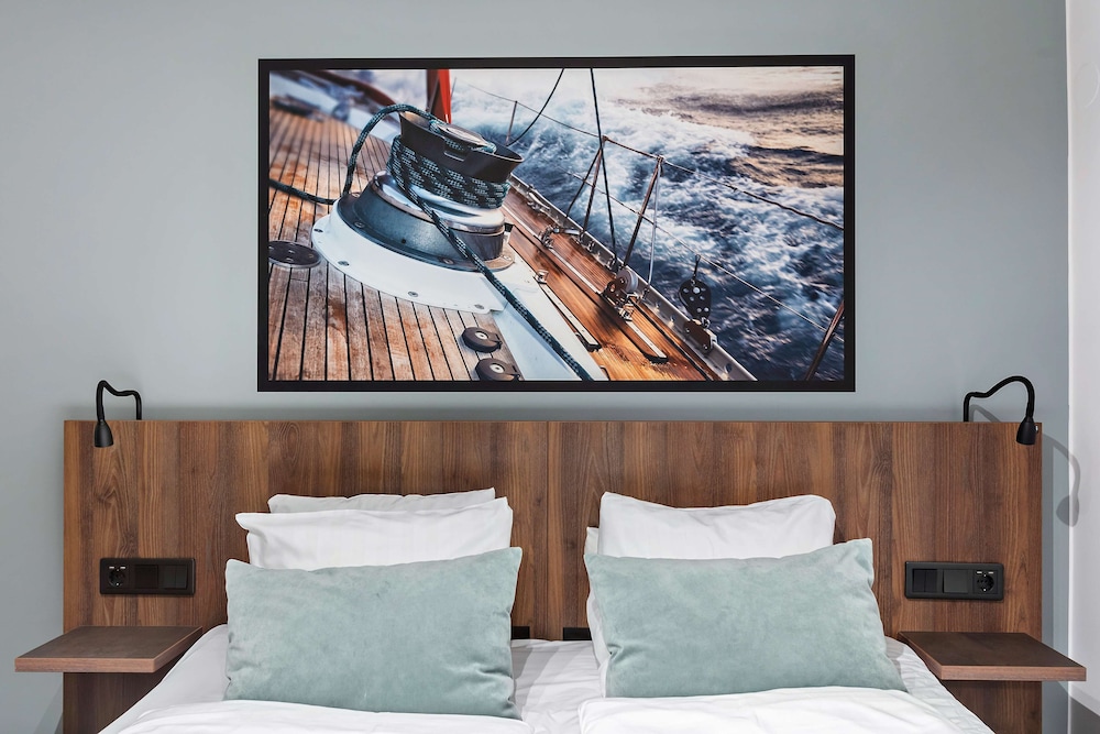 Standard Room, 1 Queen Bed, Non Smoking, Harbor View - Photo 3