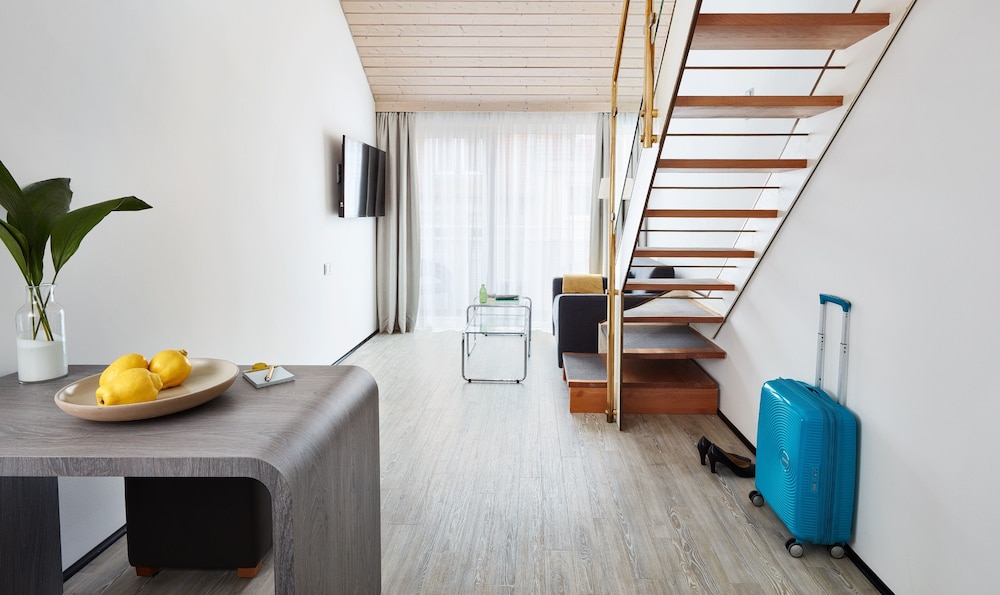 Business Duplex - Photo 3