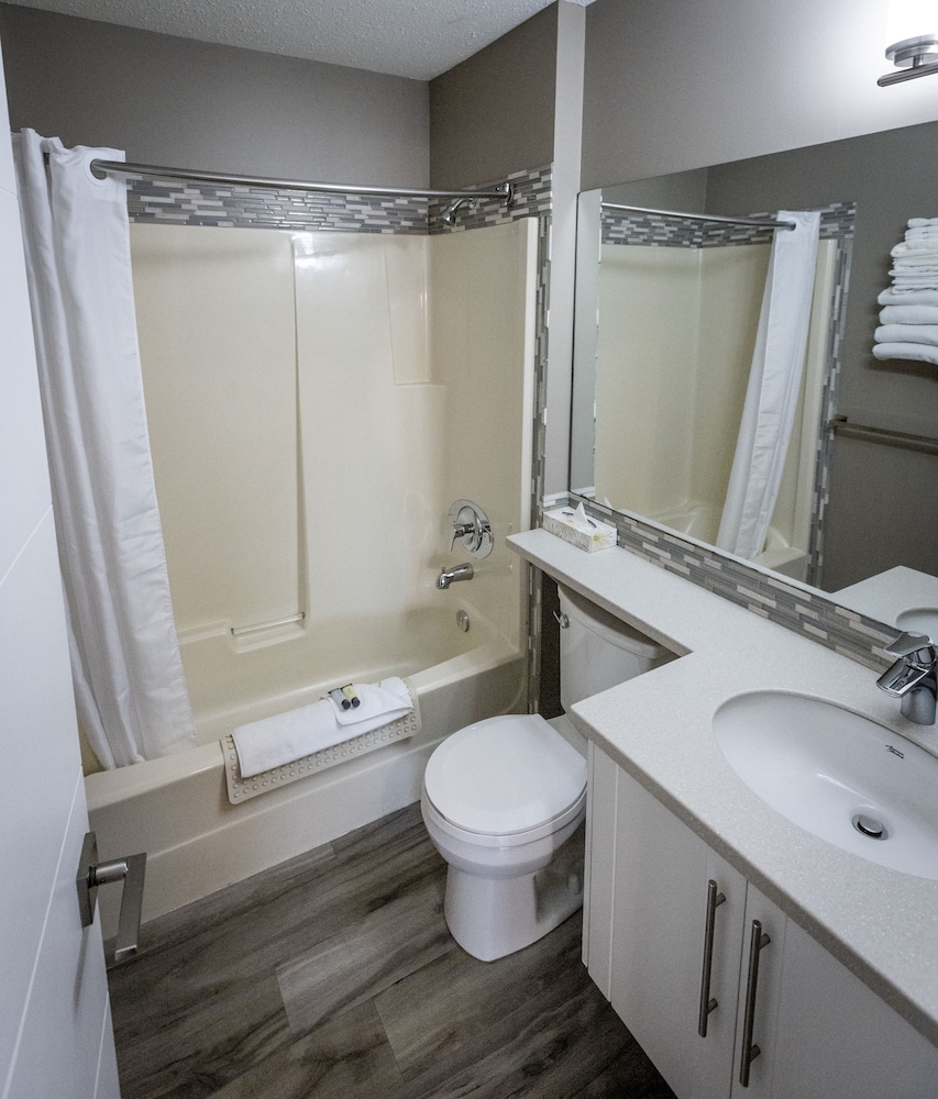 Deluxe Suite, 2 Queen Beds, Kitchen - Photo 5