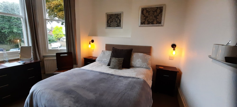 Deluxe Double Room, Ensuite photo 3