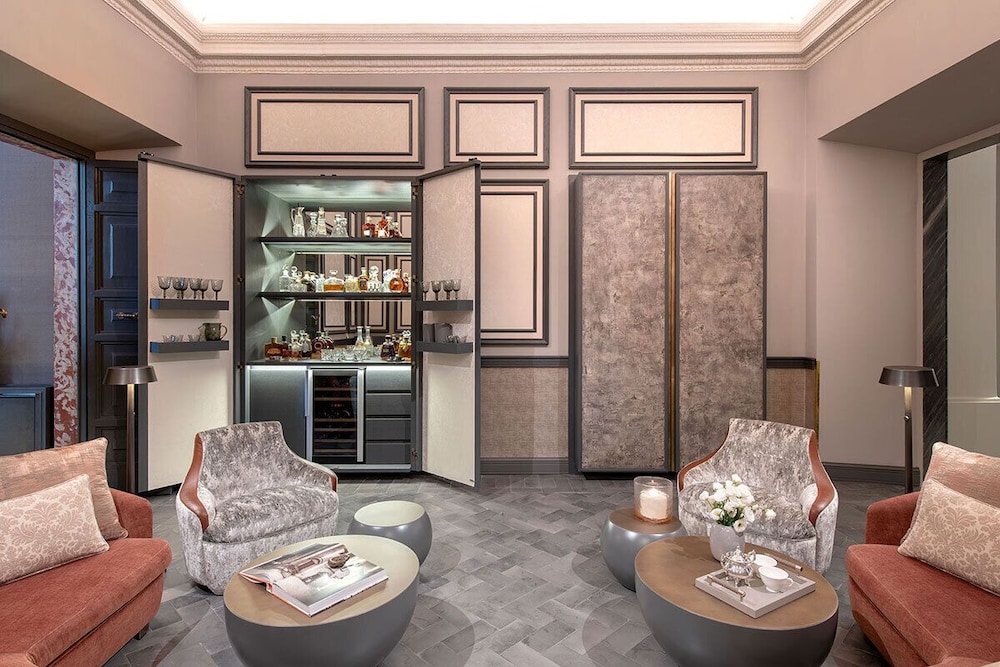 Premium Condo, Annex Building thumbnail 6