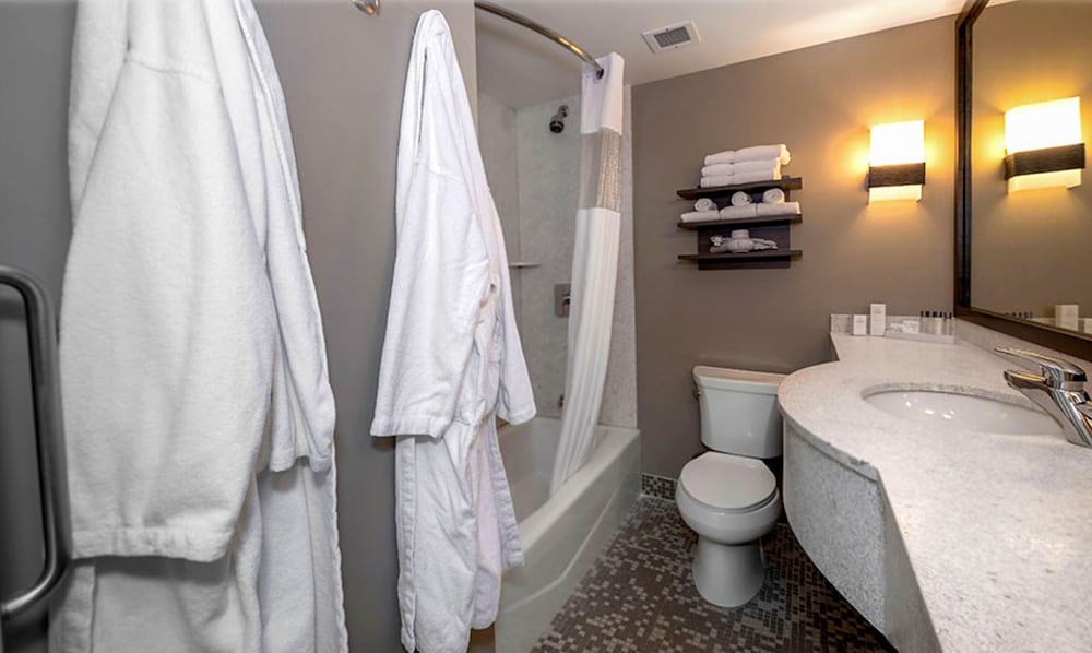 King Suite - Photo 2