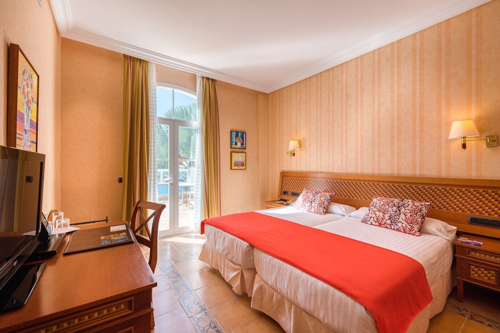 Superior Double Room (1 Adult + 2 Children)