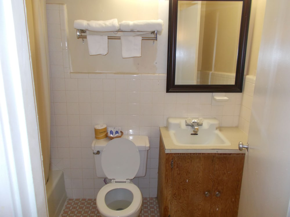 Standard Room, 1 King Bed, Smoking photo 2