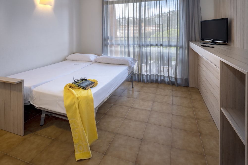 Apartment, 1 Bedroom, Balcony, Pool View (2-4 adults) - Photo 3