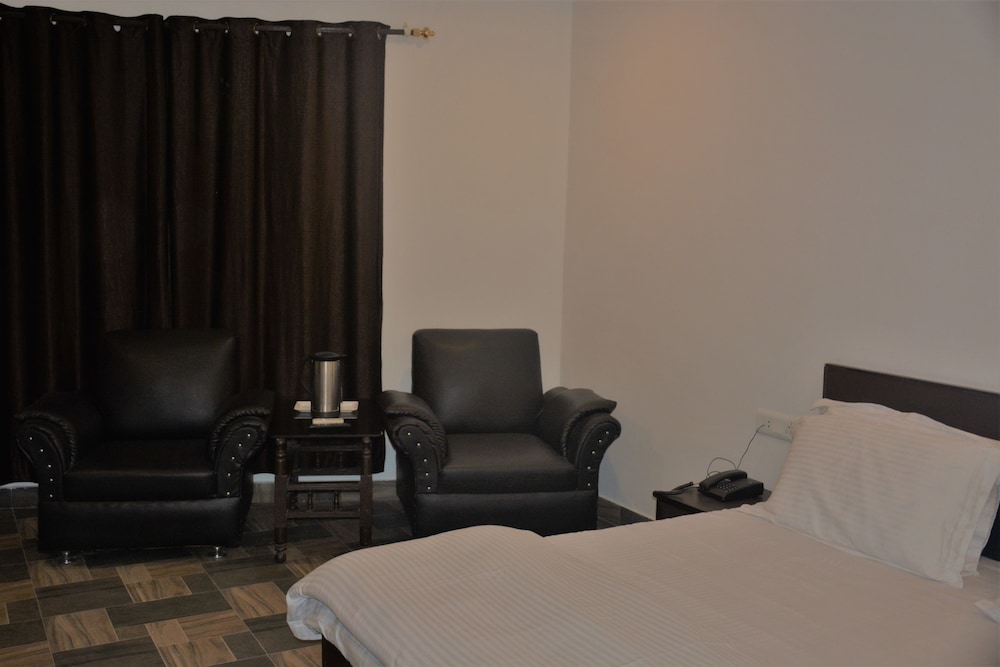 Family Room - Photo 2