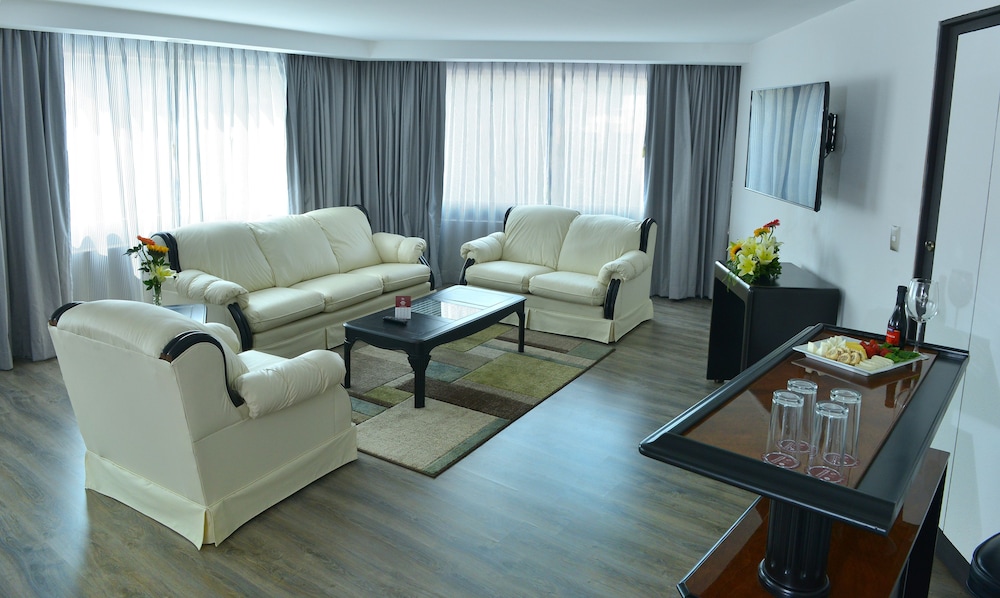 Presidential Suite, 1 King Bed, Non Smoking (Living Room) photo 3