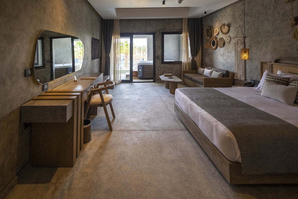 Tucana Jacuzzi Suite (Posh Club)