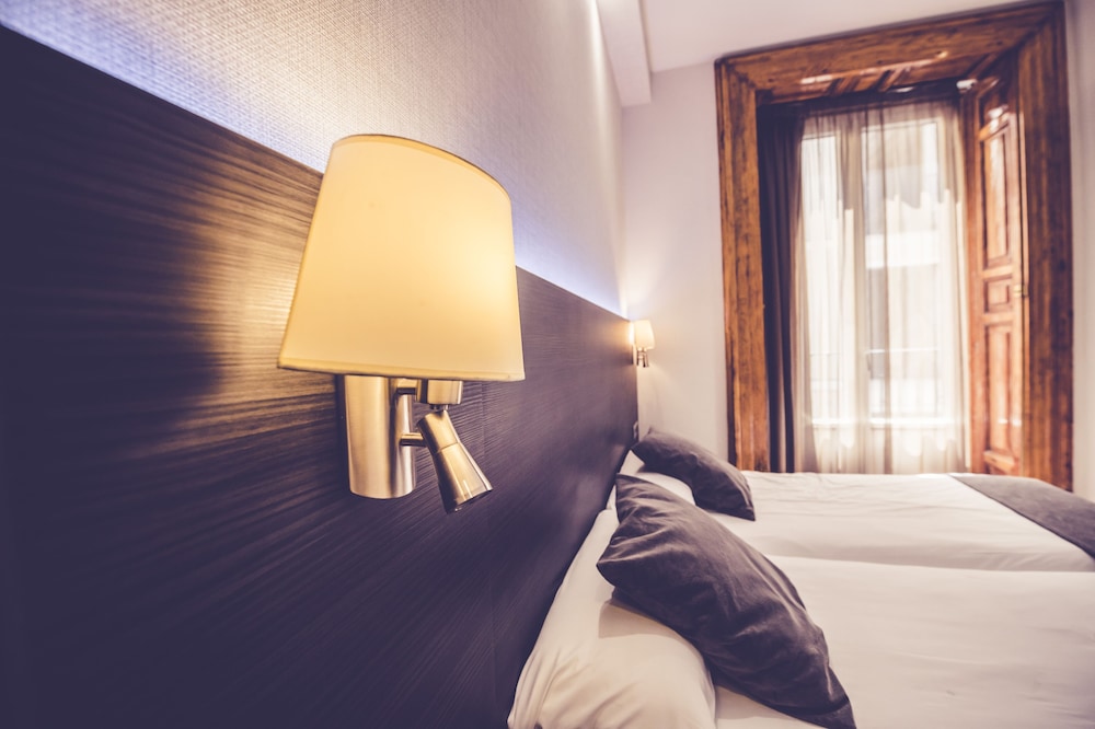 Double Room - Photo 9