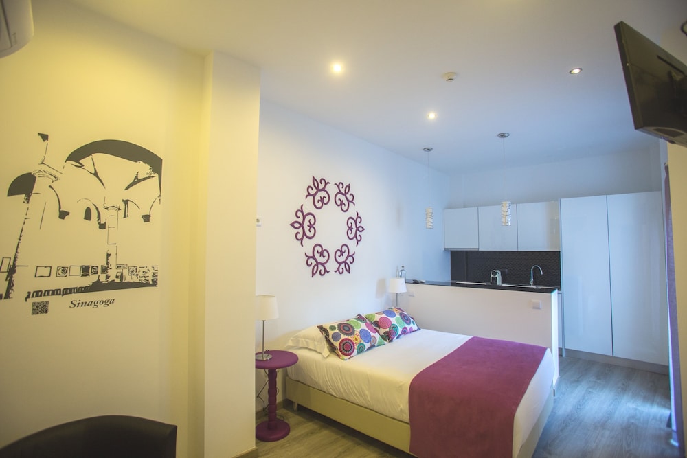 Studio, Kitchenette