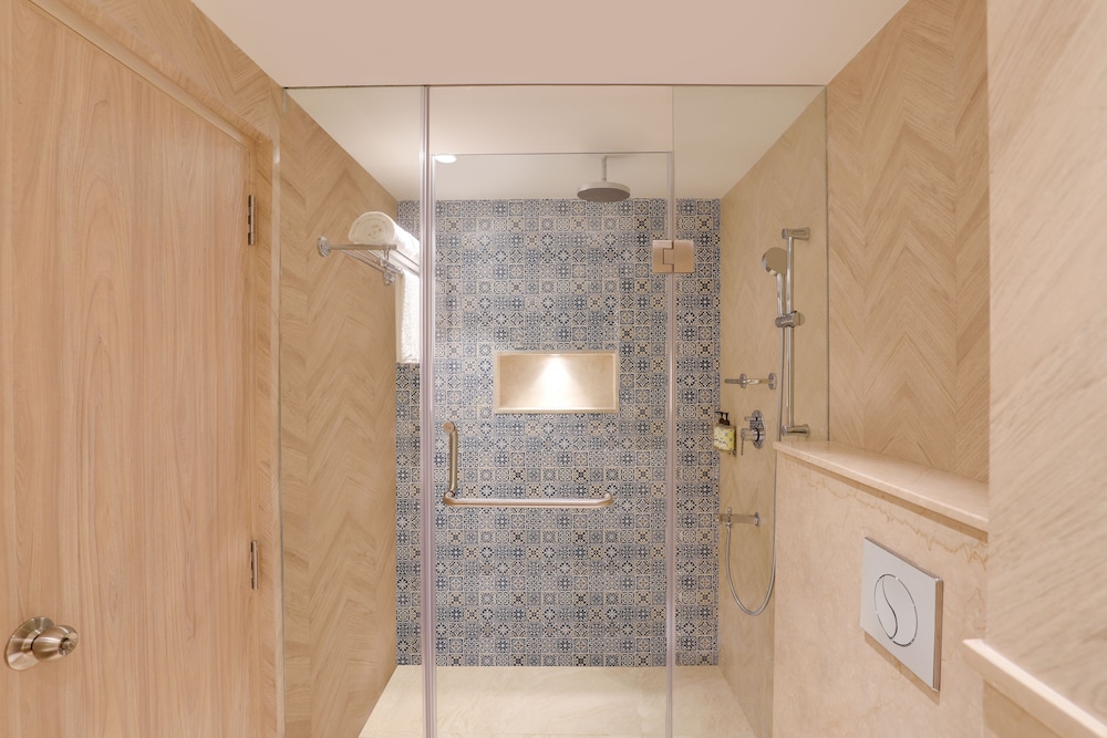 Executive Room - Photo 5