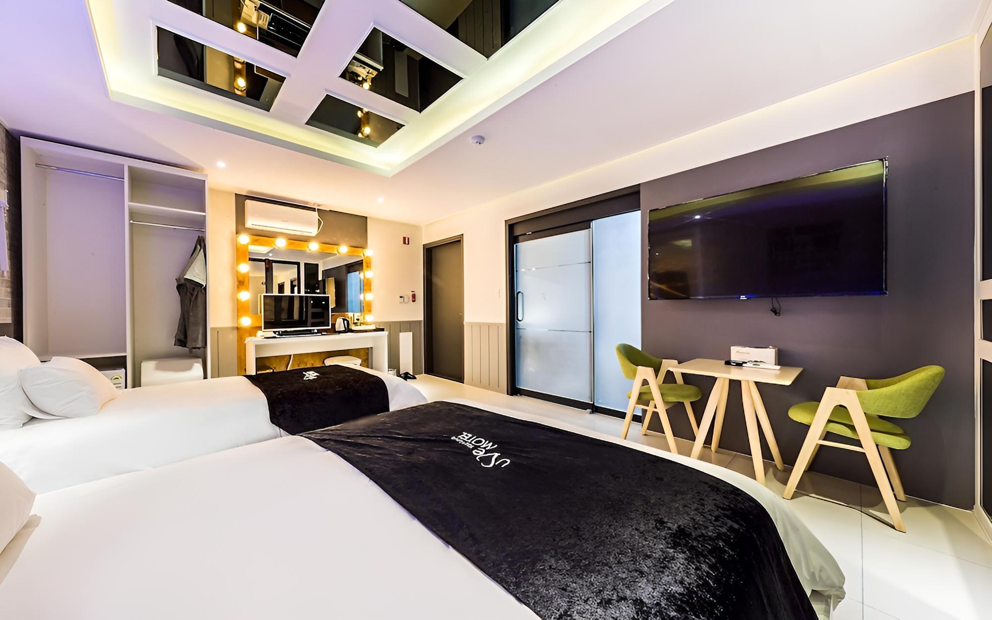 Room (Suite) - Photo 10
